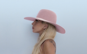 Lady gaga 2560x1440 joanne blonde pink hat music