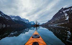 Glacier national park 2560x1440 montana canoe snow winter 5k