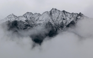 Mountains 2560x1440 clouds 5k