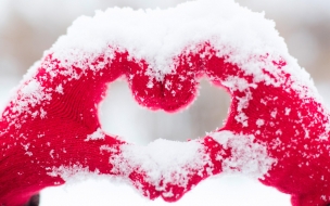 Love image 2560x1440 heart snow 4k