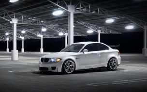 Fondo de pantalla de BMW Night wallpaper