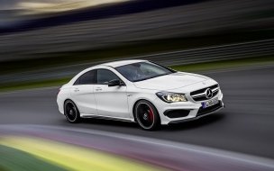 Fondo de pantalla de 2014 Mercedes Benz CLA45 AMG RaceTrack wallpaper