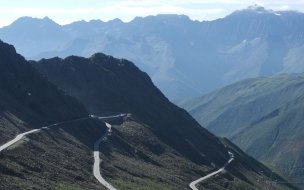 Fondo de pantalla de Caminos en montañas