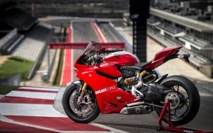 Fondo de pantalla de 2013 ducati superbike 1199 panigale r