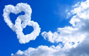 Fondo de pantalla de Hearts in clouds wide