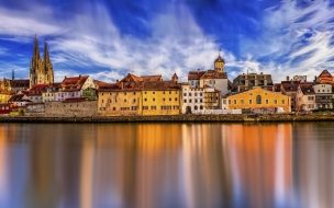 Fondo de pantalla de Regensburg 2560x1440 germany river danube 8k