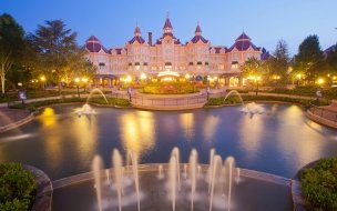 Fondo de pantalla de Disneyland hotel 2560x1440 paris france europe fountain 4k