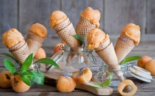 Fondo de pantalla de Ice cream 2560x1440 apricot delicious 4k