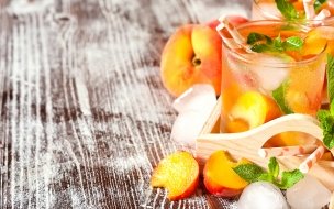 Fondo de pantalla de Peach 2560x1440 lemonade mint ice 4k