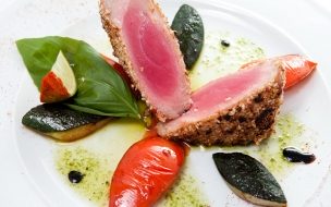 Fondo de pantalla de Tuna 2560x1440 steak fish vegetables peppers eggplant spinach lime
