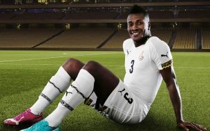 Fondo de pantalla de Football 2560x1440 asamoah gyan soccer al ain ghanaian national team