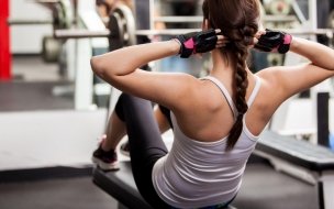 Fondo de pantalla de Girl 2560x1440 fitness exercise gym dumbbells workout sportswear