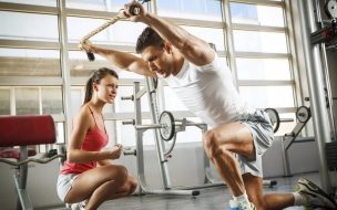 Fondo de pantalla de Girl 2560x1440 fitness exercise gym dumbbells workout sportswear