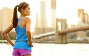 Fondo de pantalla de Girl 2560x1440 fitness exercise gym dumbbells workout sportswear