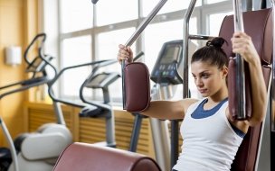 Fondo de pantalla de Girl 2560x1440 training weight loss gym ball