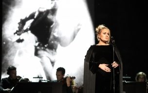 Fondo de pantalla de Adele 2560x1440 grammy 2017 grammy awards winner dress