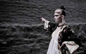 Fondo de pantalla de Grimes 2560x1440 top music artist and bands singer