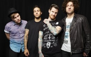 Fondo de pantalla de Fall out boy 2560x1440 top music artist and bands patrick stump peter