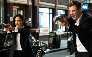 Fondo de pantalla de Men in black international 2560x1440 chris hemsworth tessa thompson hd