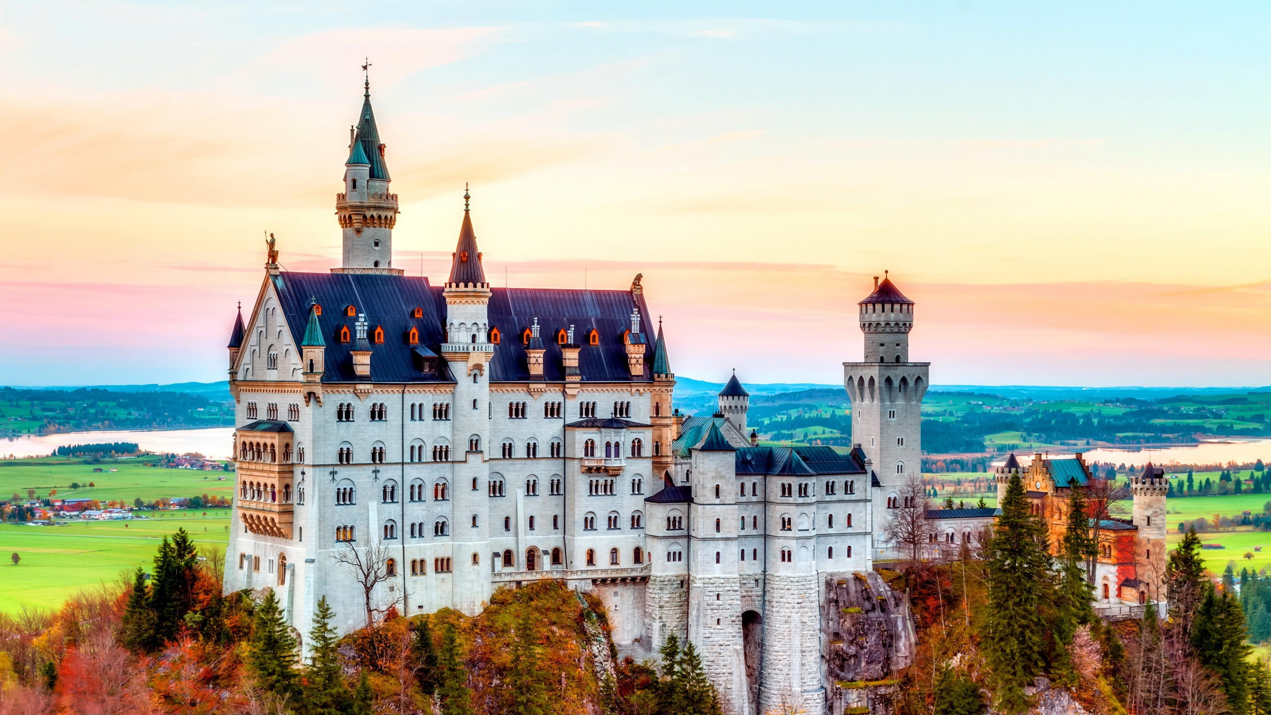 Castle 2560x1440 neuschwanstein alps autumn bavaria germany mountain