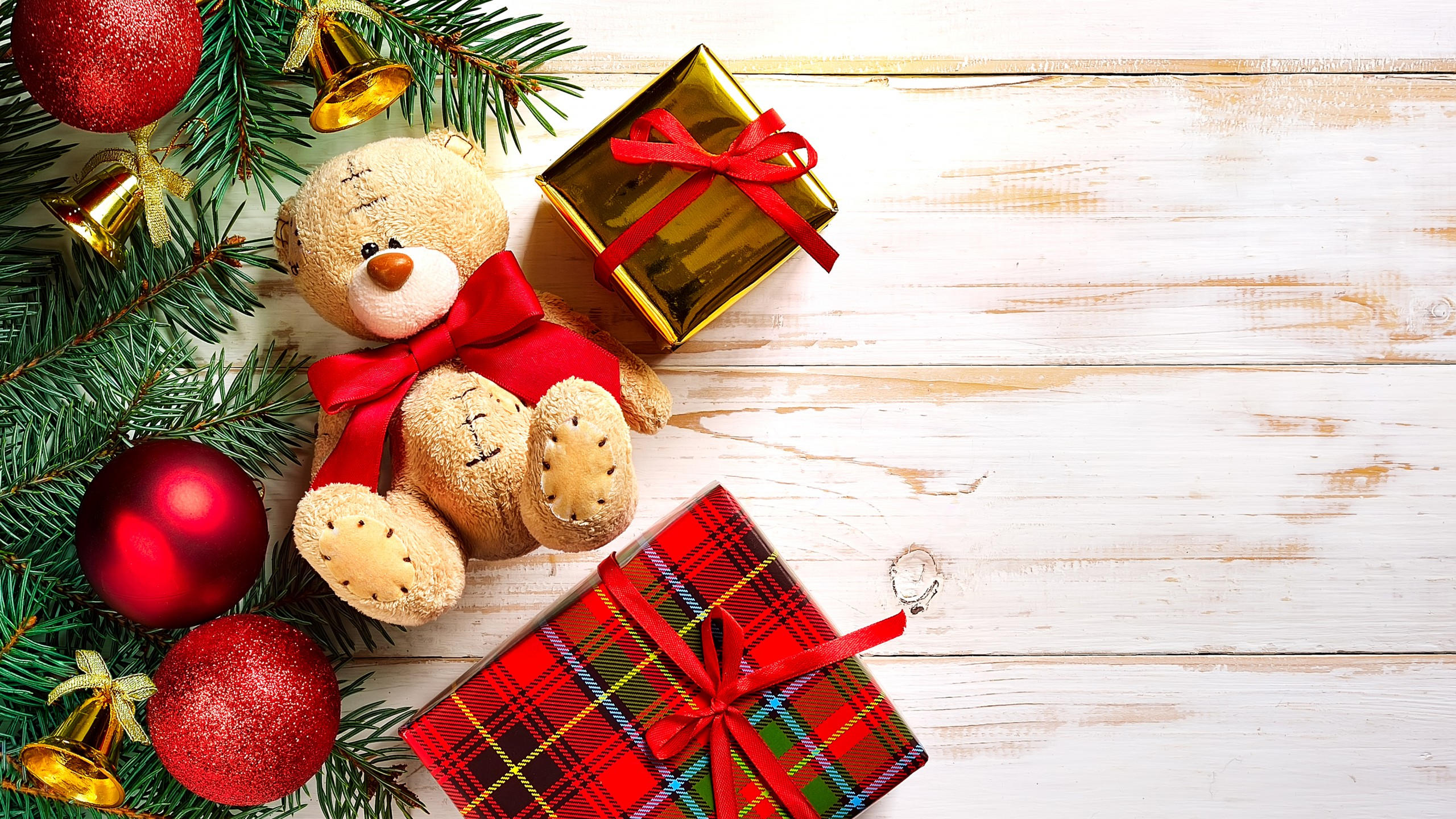 Christmas 2560x1440 new year gifts decoration toy bear 4k