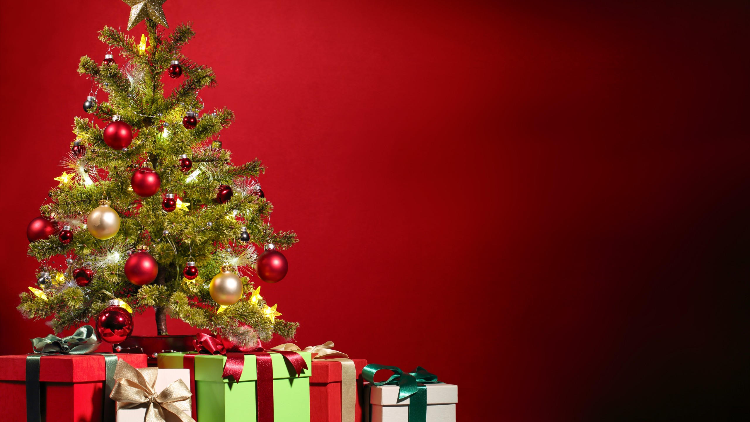 Christmas 2560x1440 new year gifts fir tree red 5k