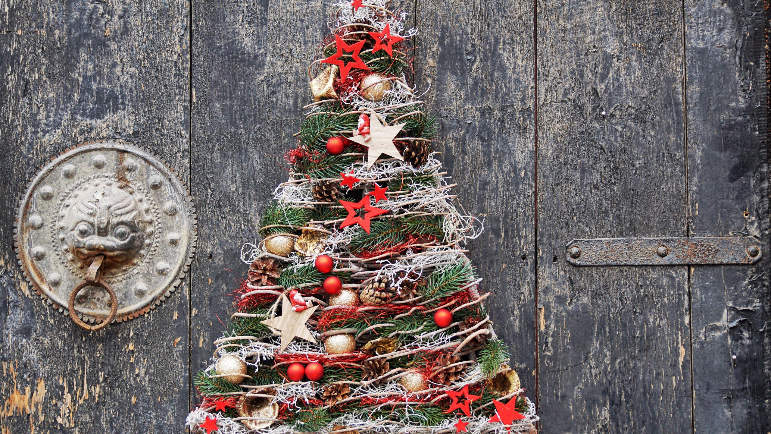 Christmas 2560x1440 new year toys fir tree balls decorations 5k