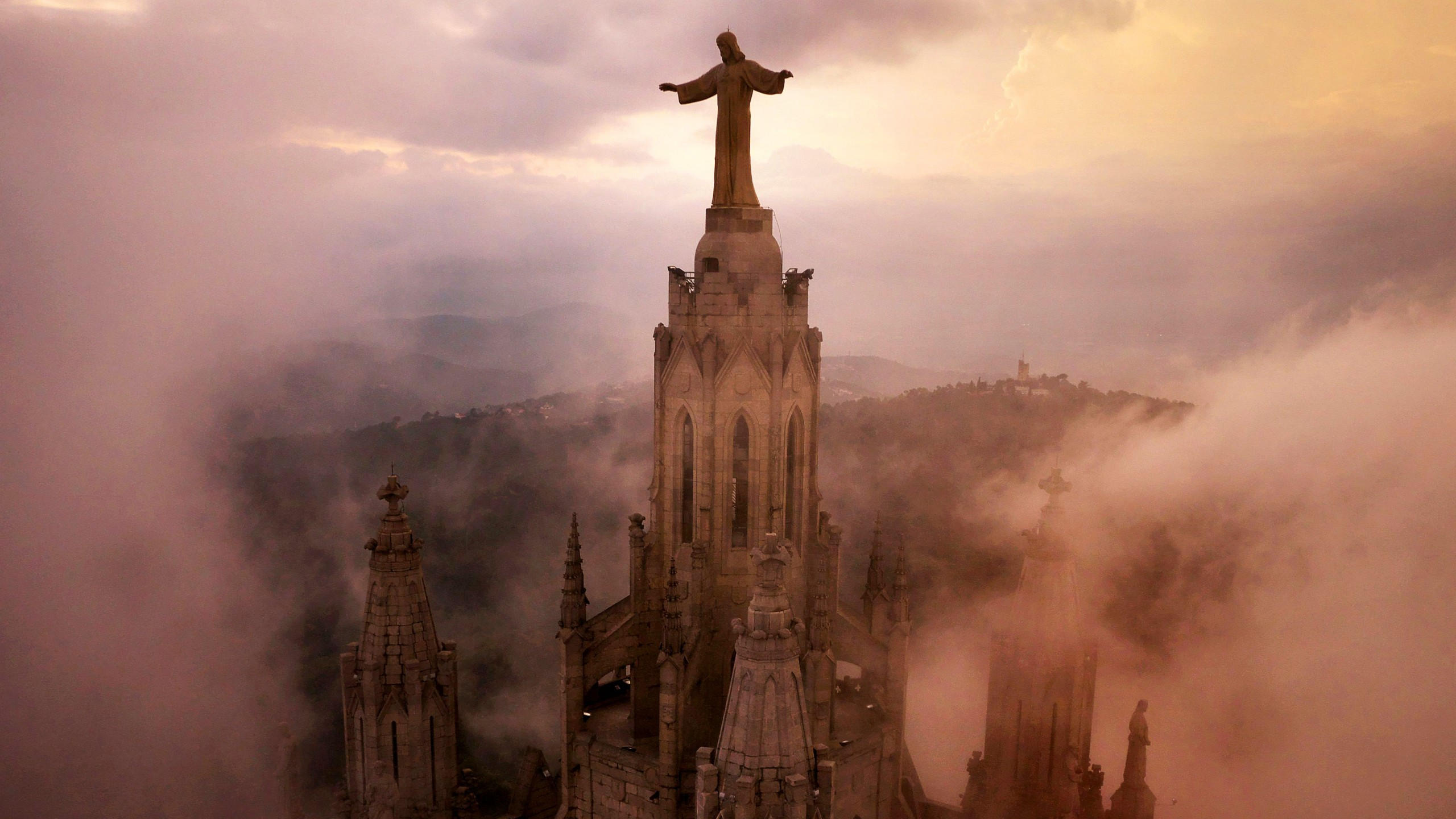 Church of the sacred heart of jesus 2560x1440 barcelona spain tourism