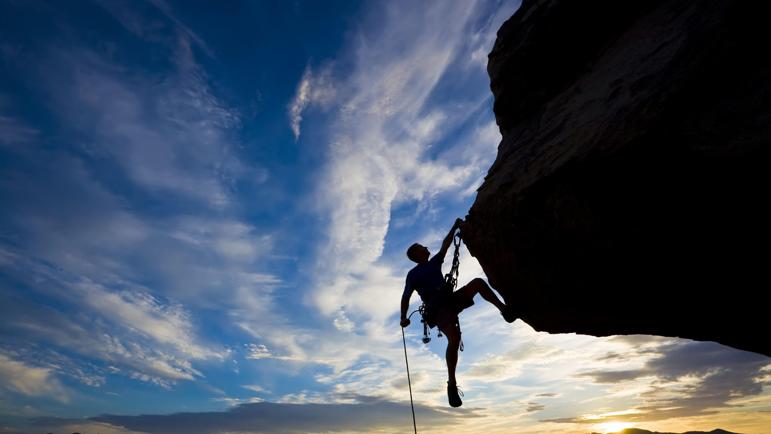 Extreme 2560x1440 silhouette climbing rock sunset