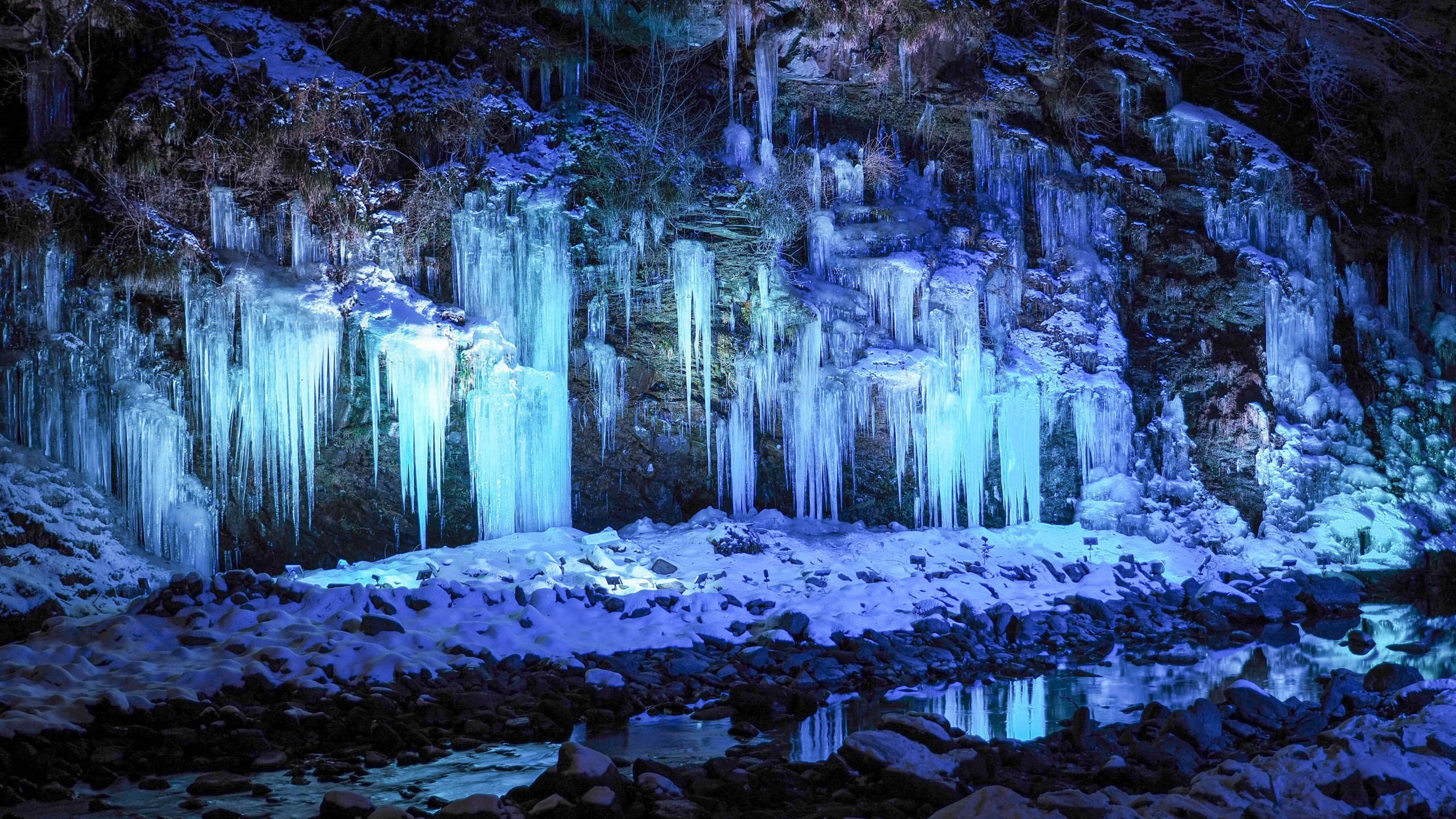 Ice 2560x1440 rocks dark 5k