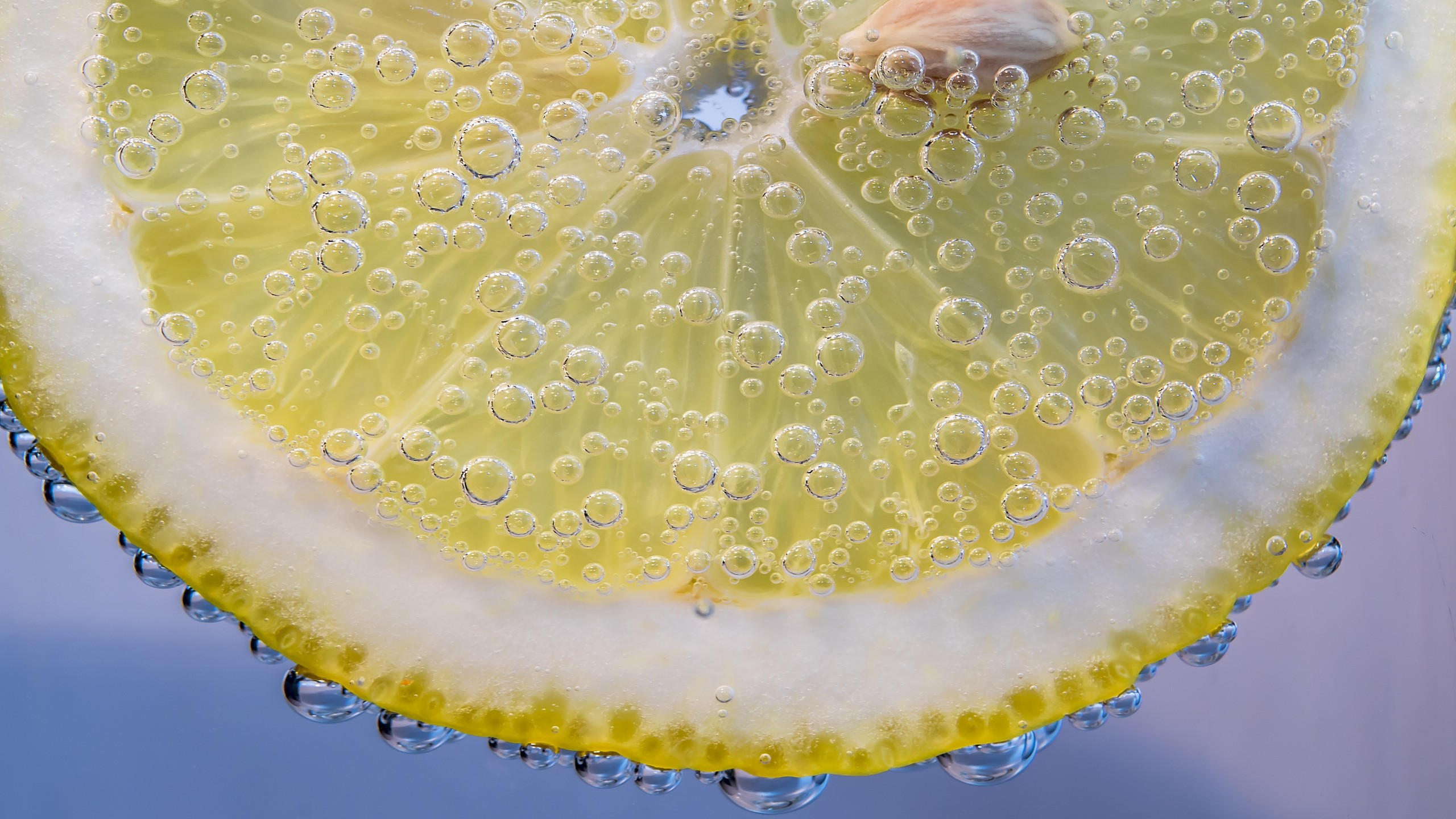 Lemon 2560x1440 under water 5k