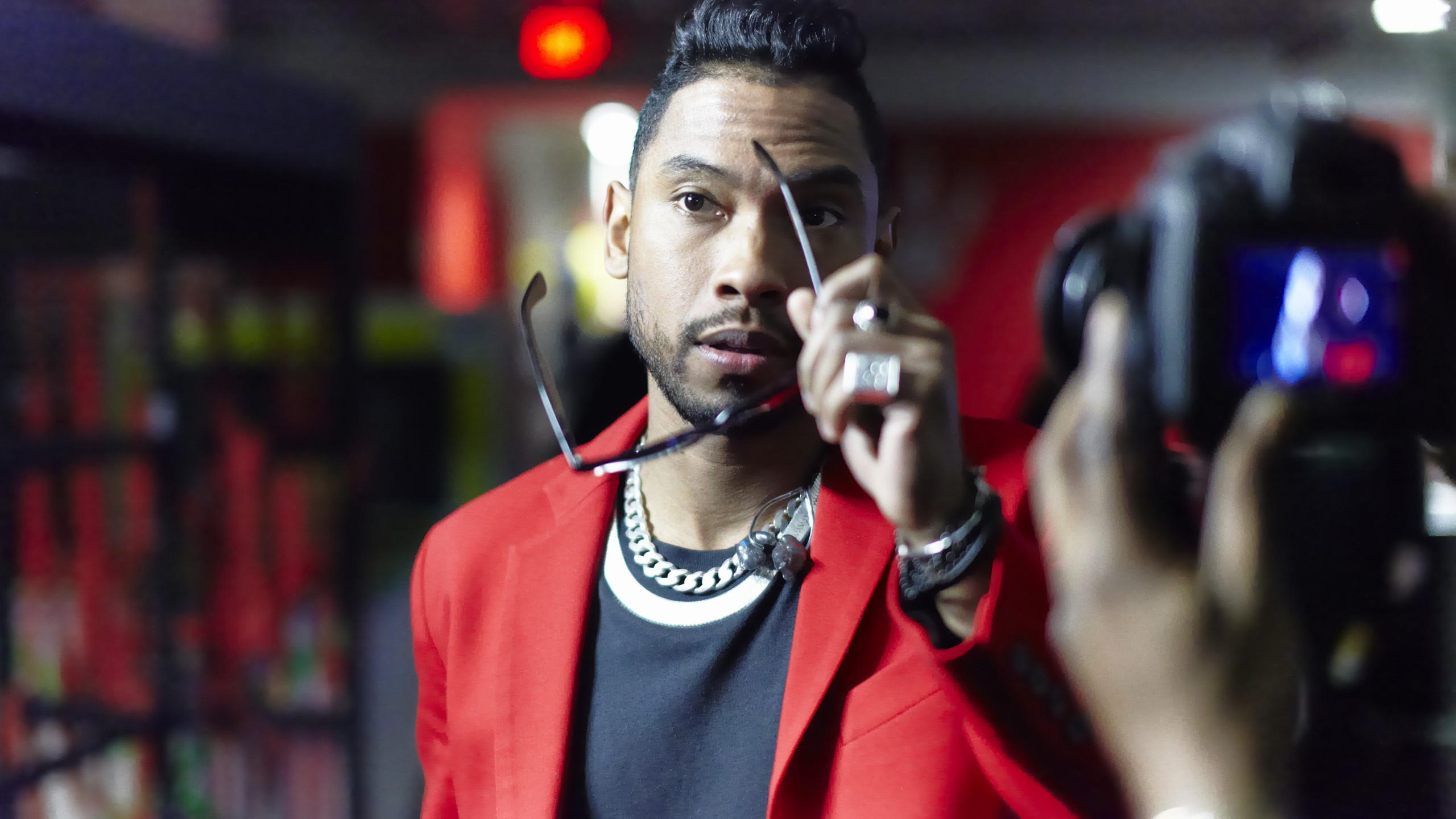 Miguel 2560x1440 top music artist and bands singer