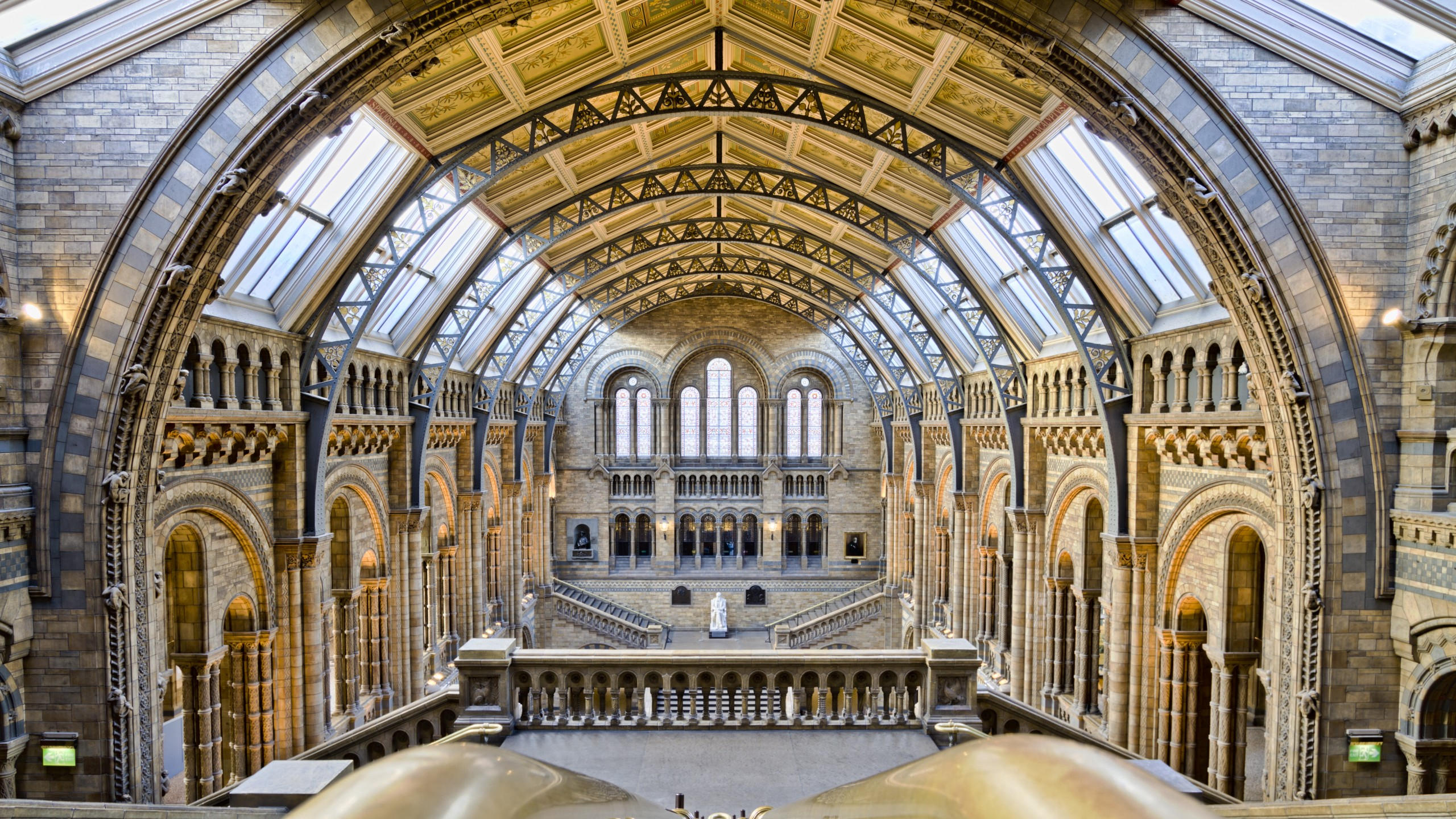 Natural history museum 2560x1440 london tourism travel vacation resort