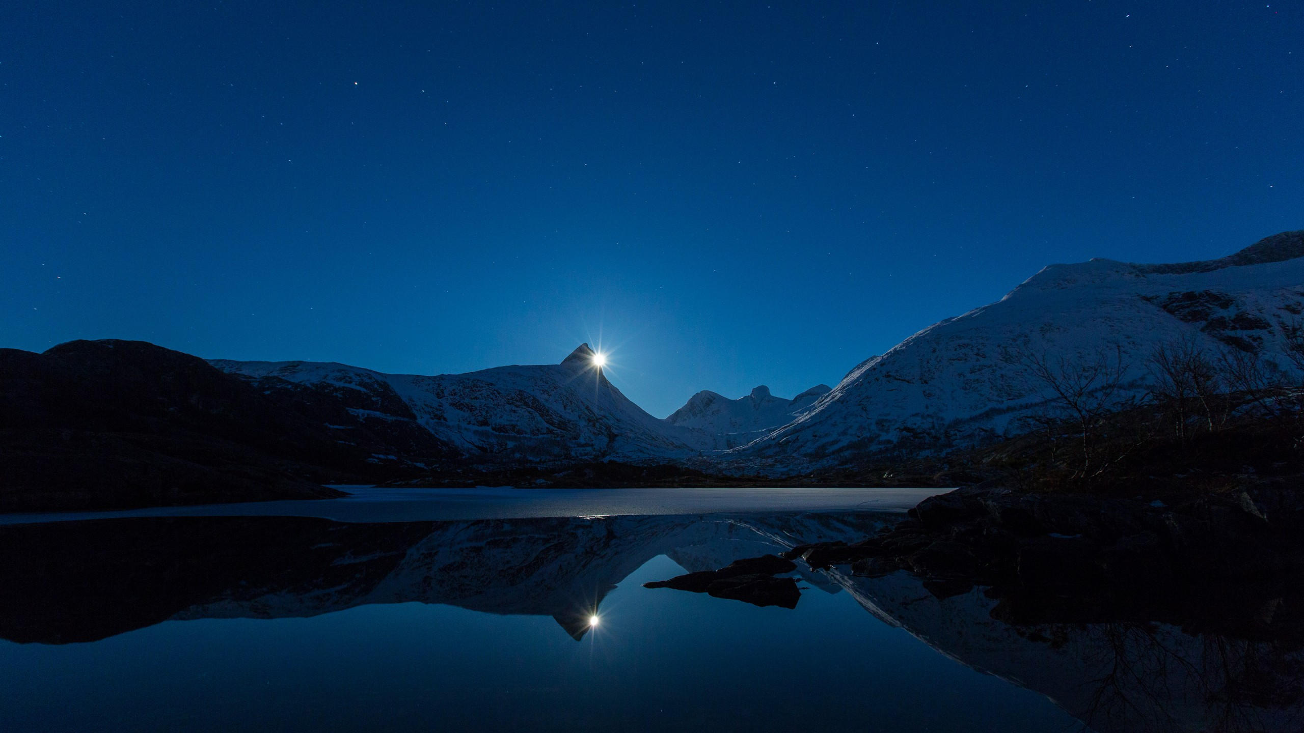 Night 2560x1440 mountains lake 4k