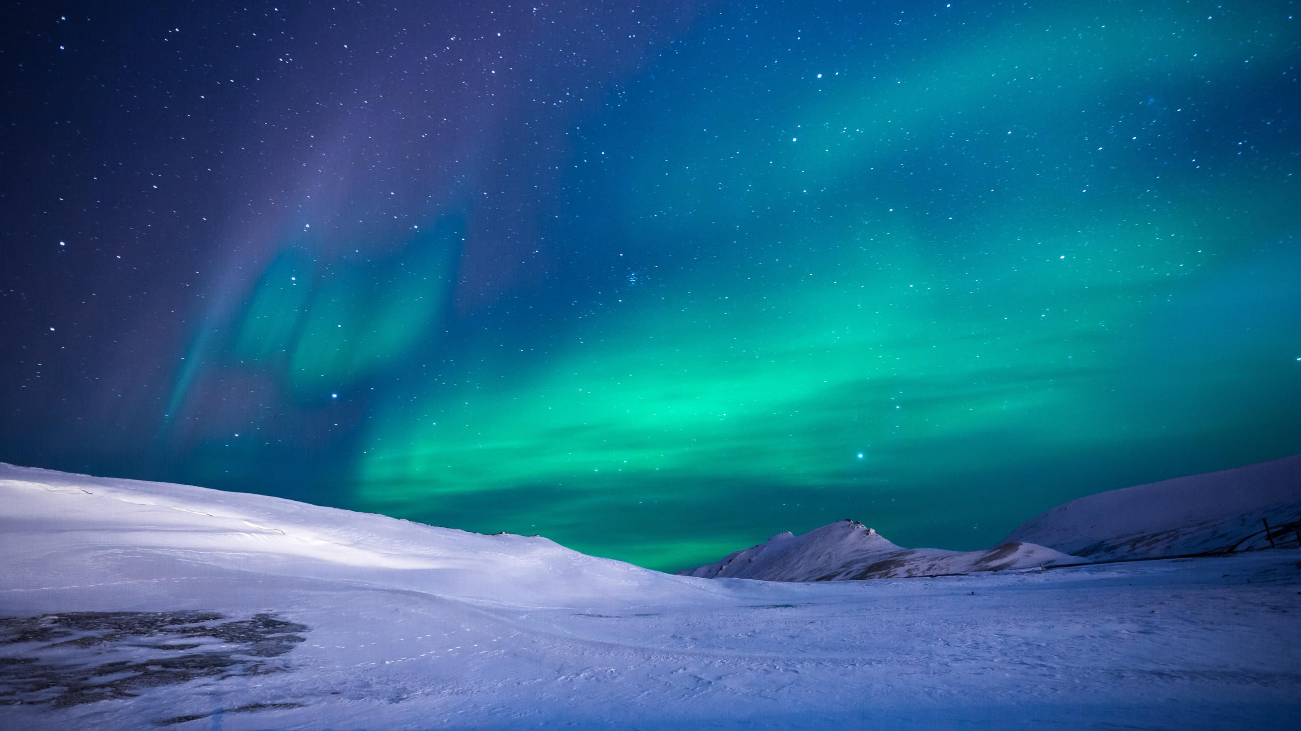 Northern lights 2560x1440 sky winter mountains 5k