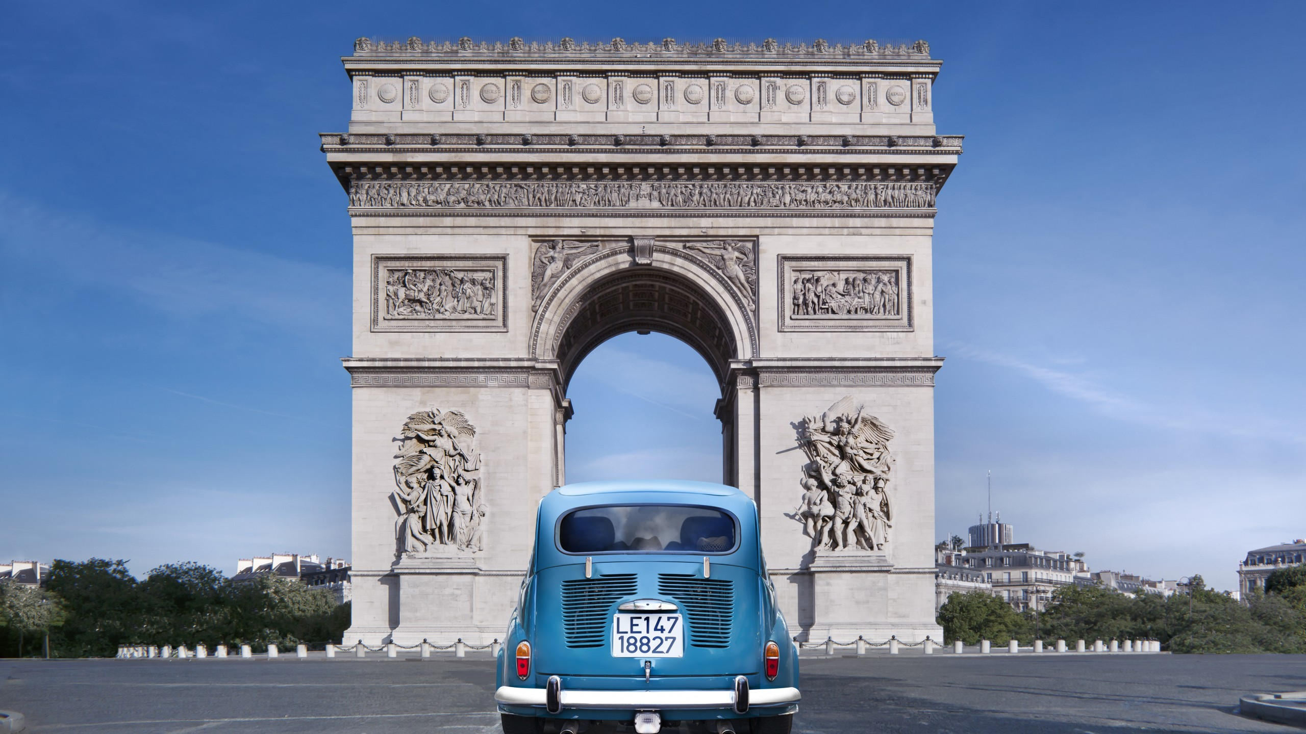 Paris 2560x1440 france arc de triomphe monument travel tourism car