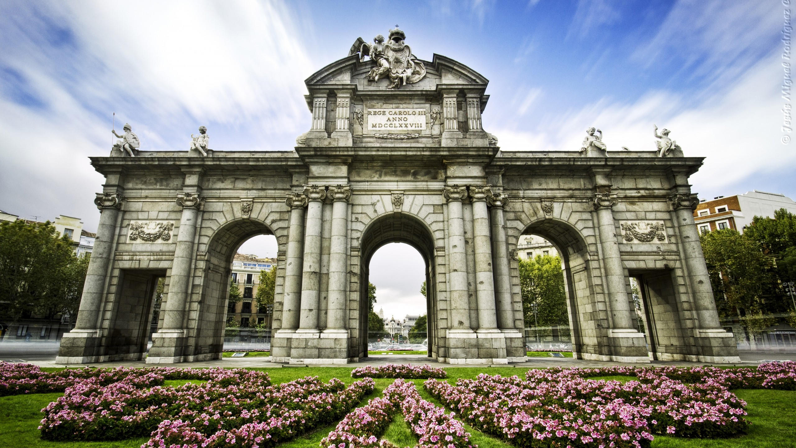 Puerta de alcala 2560x1440 madrid spain tourism travel