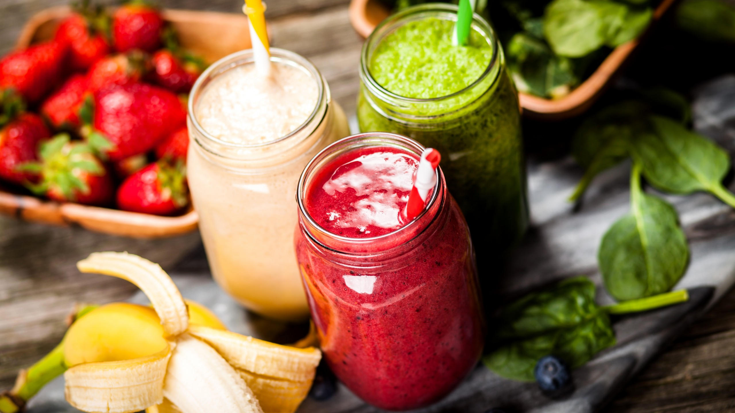 Smoothies 2560x1440 strawberry banana mint delicious 5k