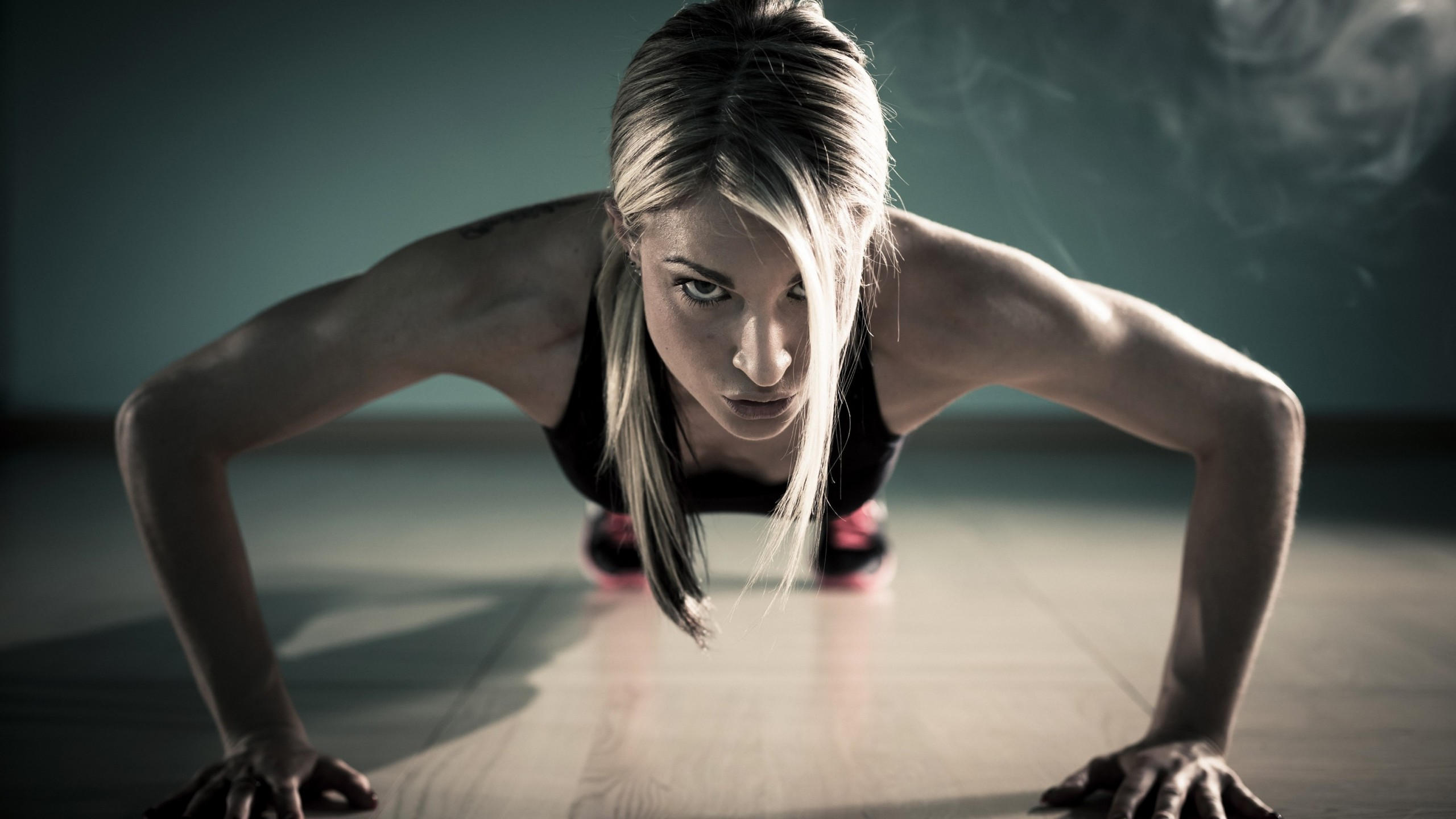 Sport girl 2560x1440 gym
