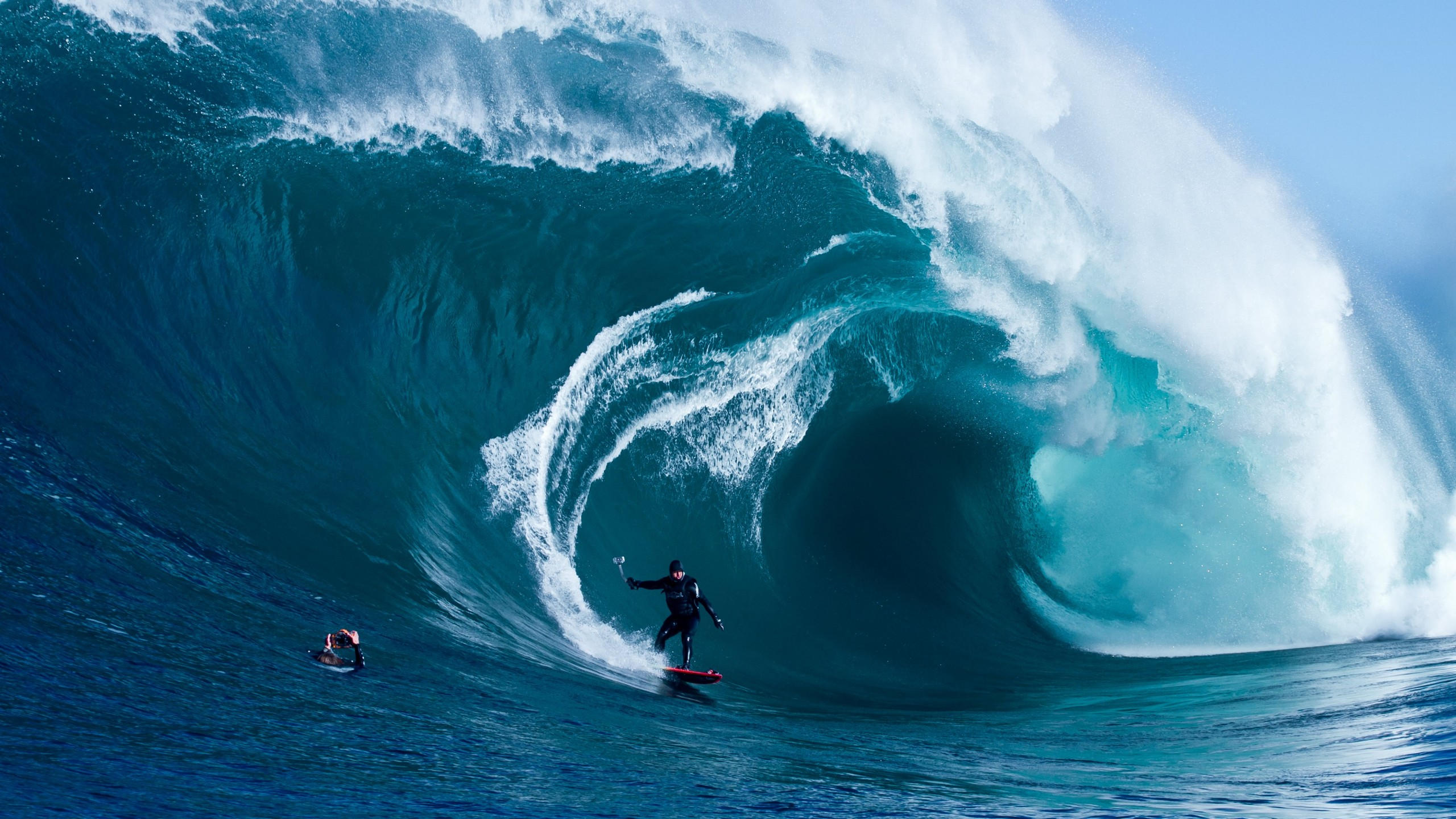 Surfing 2560x1440 man sports ocean wave