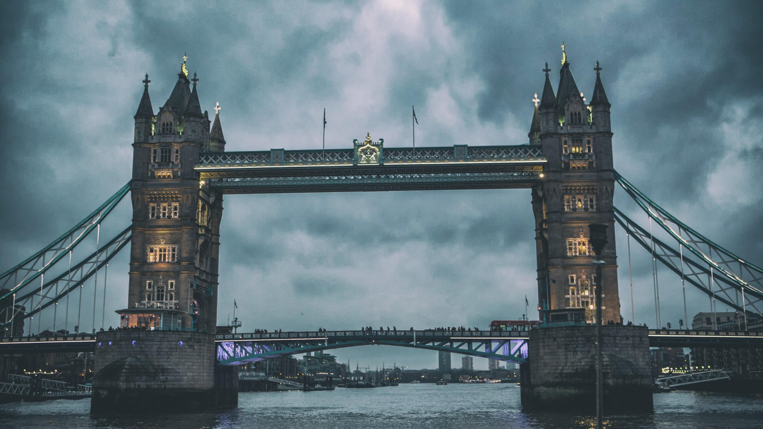 Tower bridge 2560x1440 london thames clouds