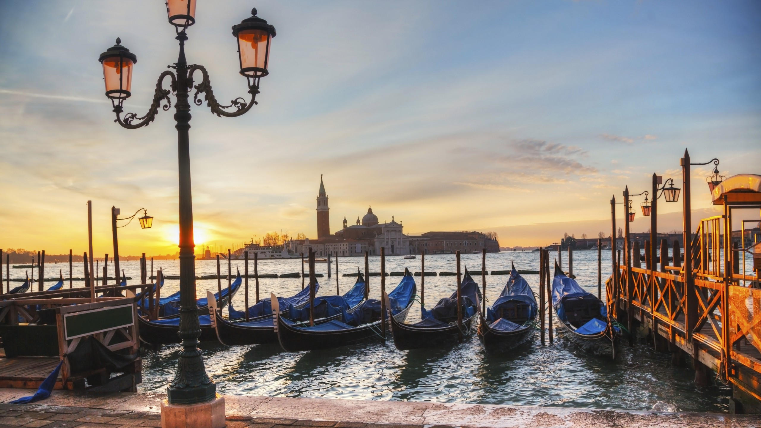 Venetian lagoon 2560x1440 italy adriatic sea tourism travel booking