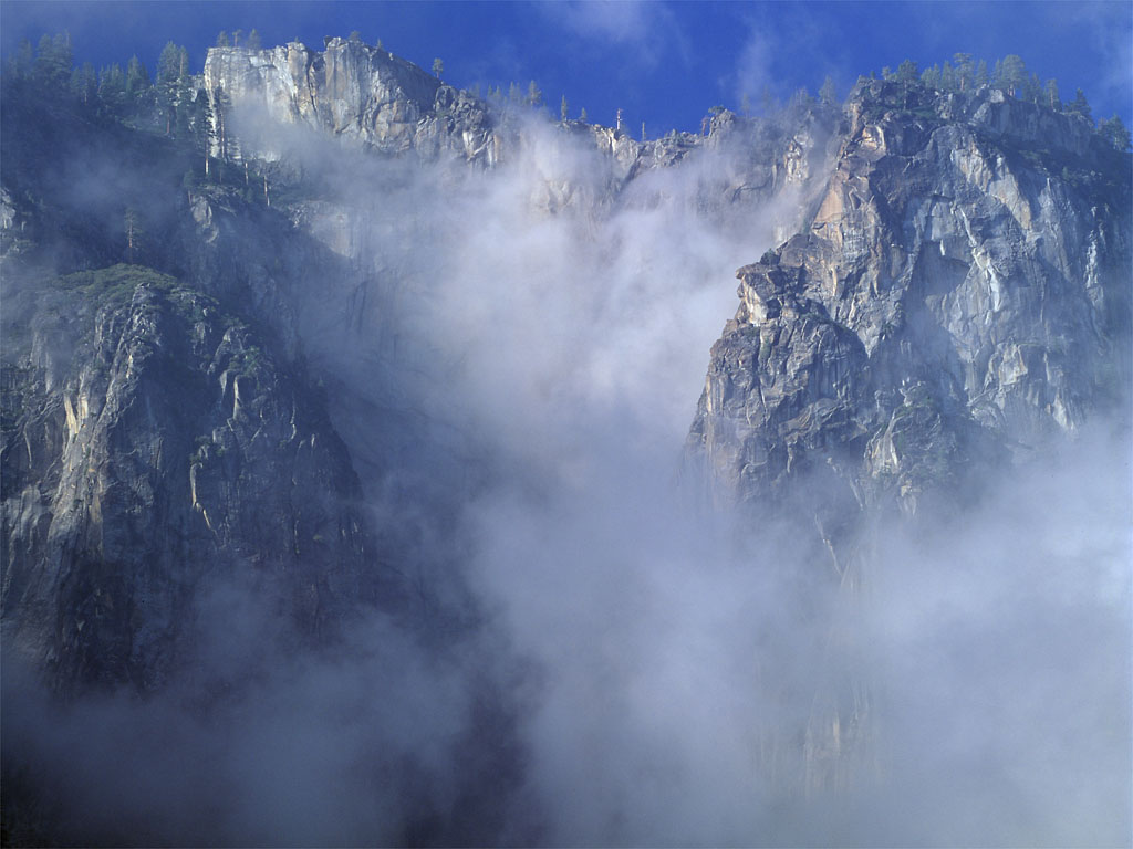 Acantilado con nubes