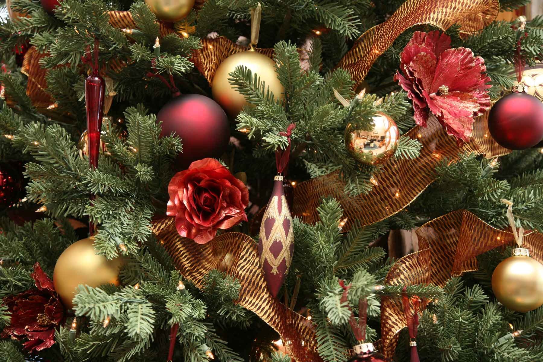 Adornos en arbol Navidad