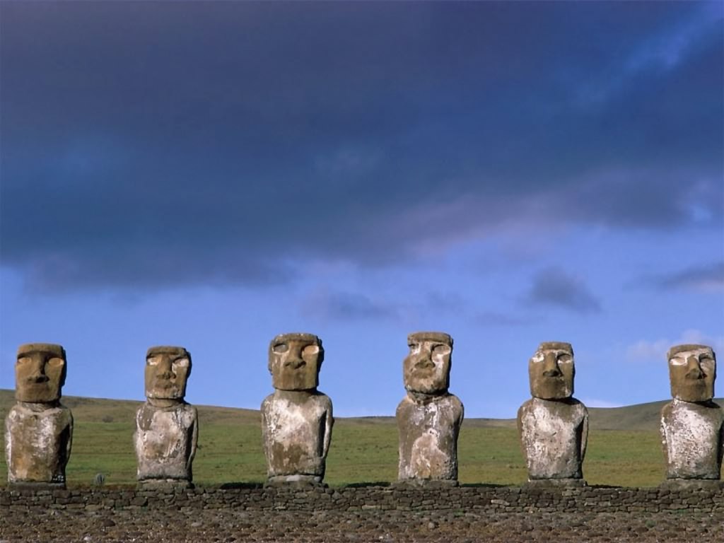 Esculturas con piedras antiguas