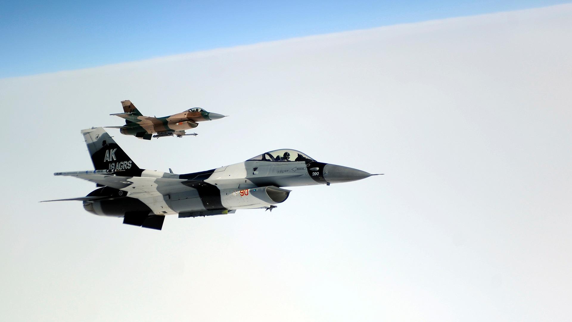 F 16 Agressors