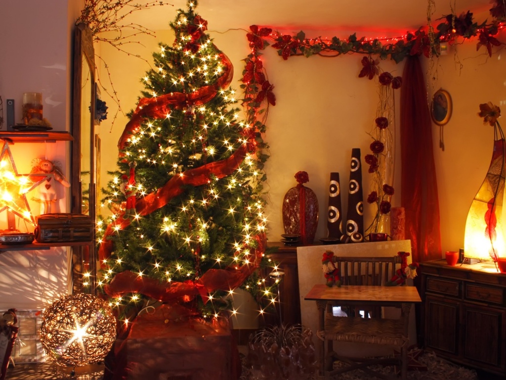 Fondo de pantalla arbol con cinta rojay luces encendidas