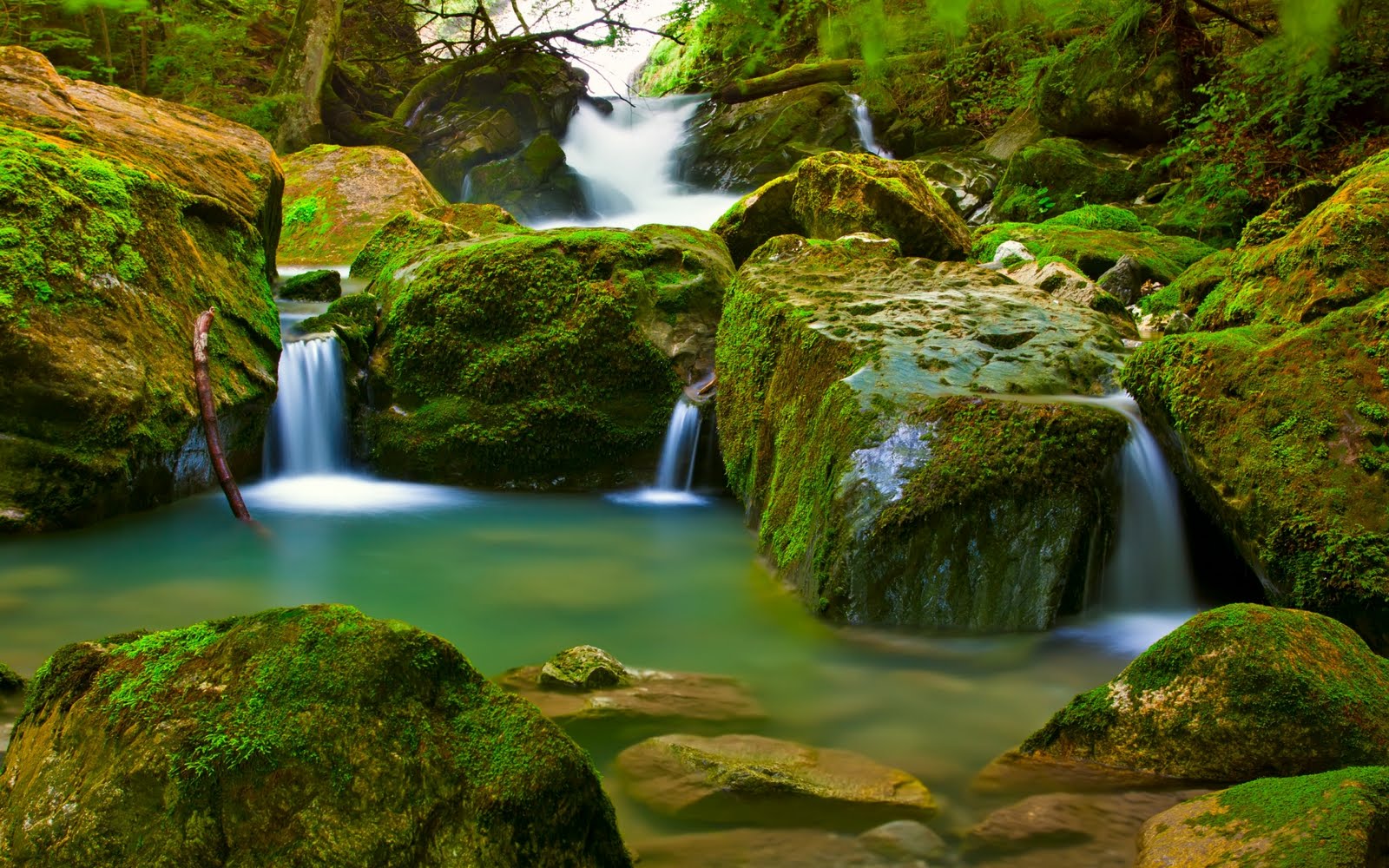 Paisaje cascadas pequeñas